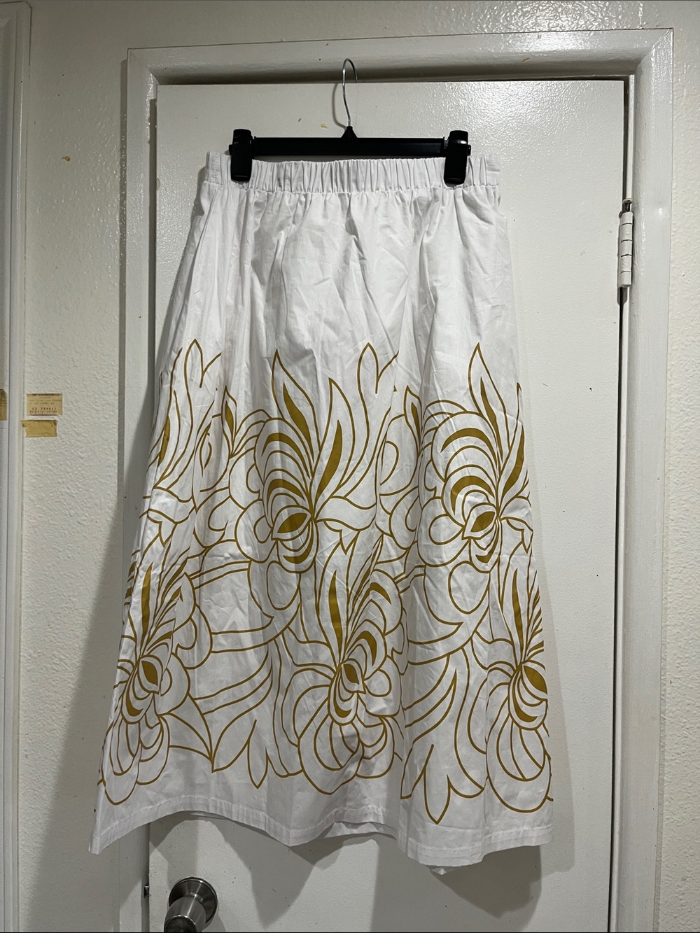 Avec Les Filles White A-Line Skirt with Gold Floral Design